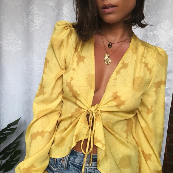 Tops - 🆕Thora Mustard Yellow Tie Front Puff Sleeve Top